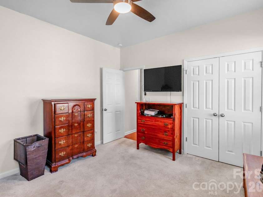 1310 Robinson Oaks Drive, Gastonia, NC 28054.  MLS# CAR4423733, YatesRealty ID 50516. 