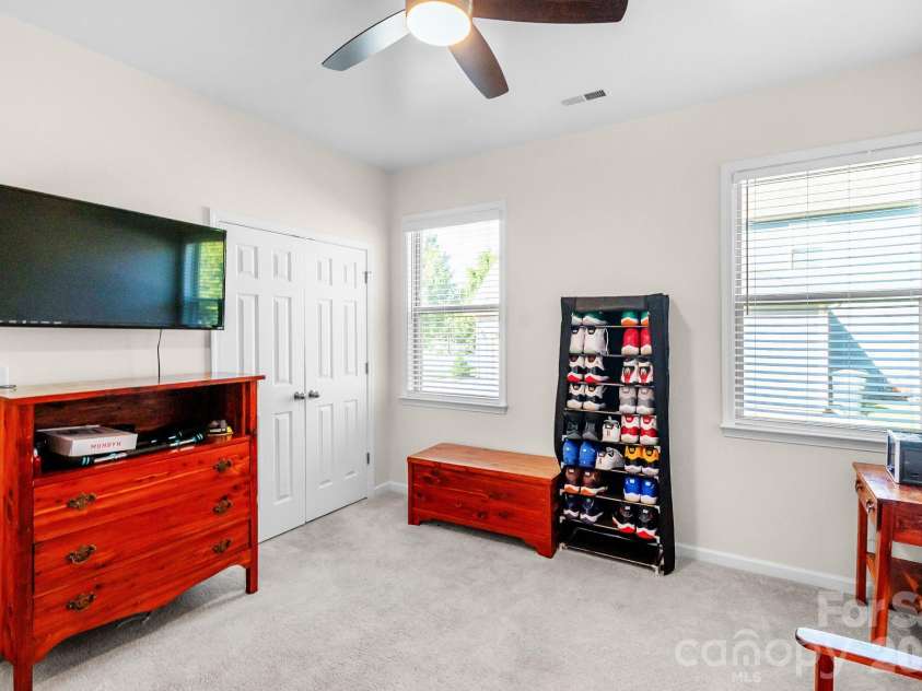 1310 Robinson Oaks Drive, Gastonia, NC 28054.  MLS# CAR4423733, YatesRealty ID 50516. 
