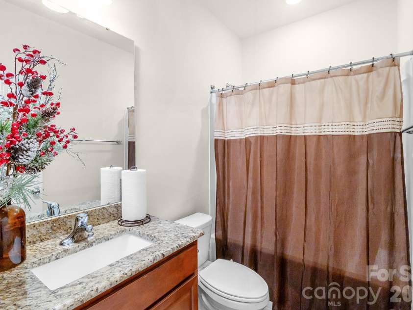 1310 Robinson Oaks Drive, Gastonia, NC 28054.  MLS# CAR4423733, YatesRealty ID 50516. 