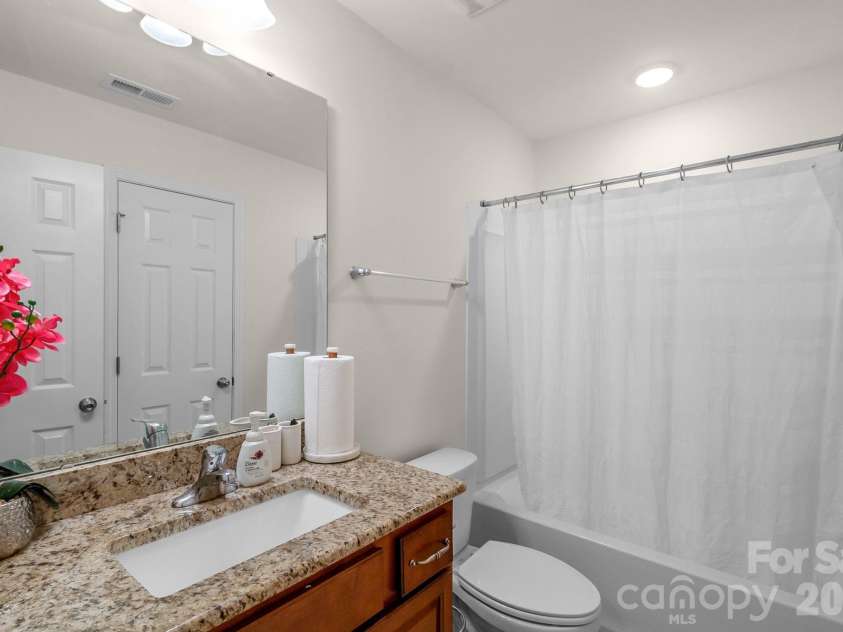 1310 Robinson Oaks Drive, Gastonia, NC 28054.  MLS# CAR4423733, YatesRealty ID 50516. 