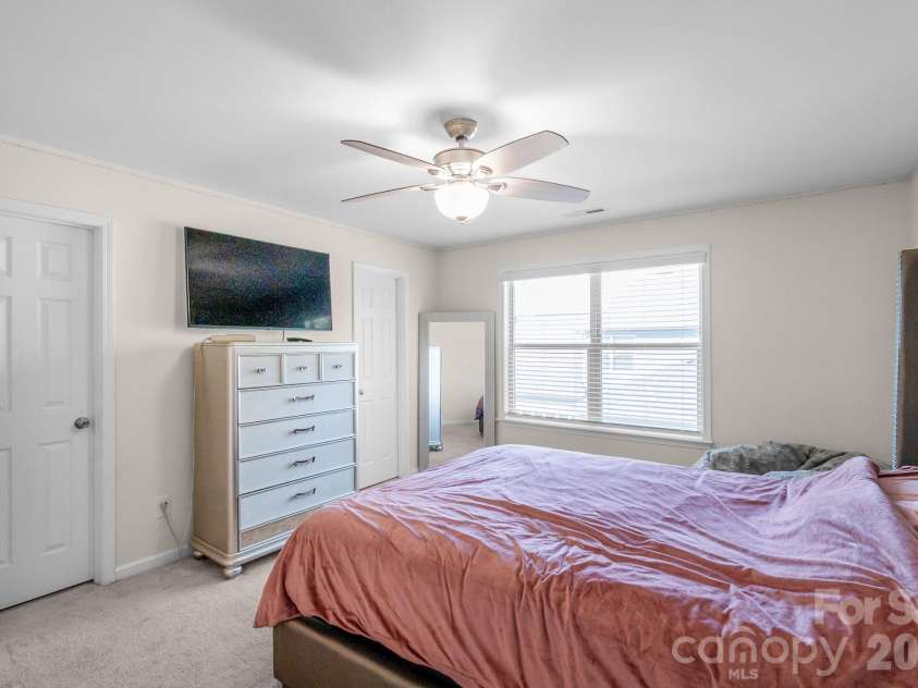 1310 Robinson Oaks Drive, Gastonia, NC 28054.  MLS# CAR4423733, YatesRealty ID 50516. 