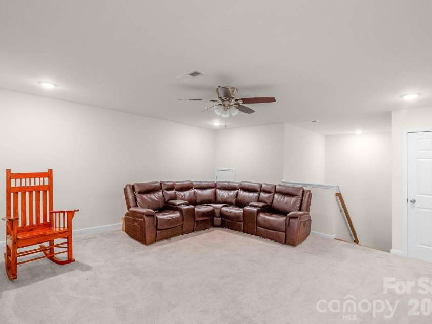 1310 Robinson Oaks Drive, Gastonia, NC 28054.  MLS# CAR4423733, YatesRealty ID 50516. 