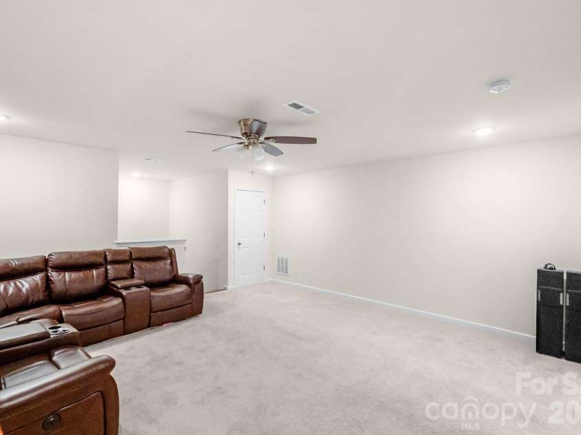 1310 Robinson Oaks Drive, Gastonia, NC 28054.  MLS# CAR4423733, YatesRealty ID 50516. 