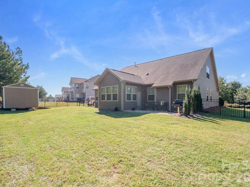1310 Robinson Oaks Drive, Gastonia, NC 28054.  MLS# CAR4423733, YatesRealty ID 50516. 