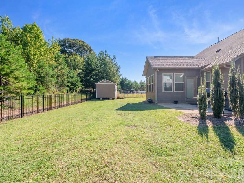 1310 Robinson Oaks Drive, Gastonia, NC 28054.  MLS# CAR4423733, YatesRealty ID 50516. 