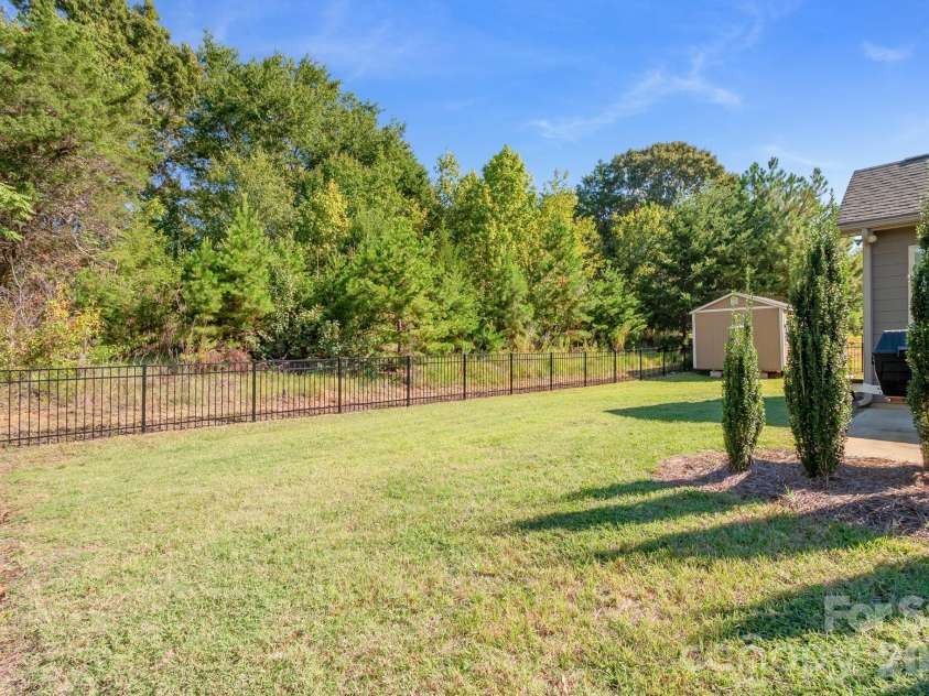 1310 Robinson Oaks Drive, Gastonia, NC 28054.  MLS# CAR4423733, YatesRealty ID 50516. 