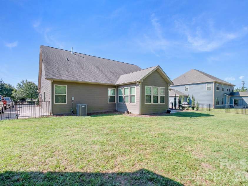 1310 Robinson Oaks Drive, Gastonia, NC 28054.  MLS# CAR4423733, YatesRealty ID 50516. 