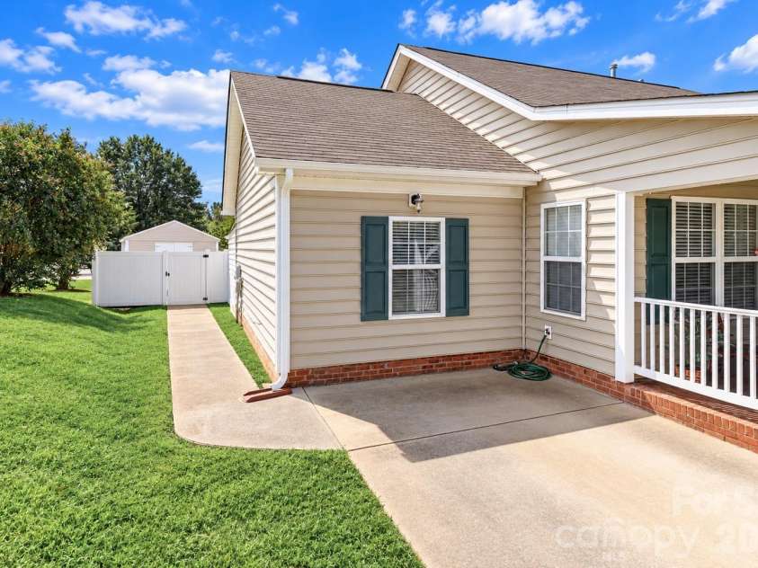 2174 Wexford Way, Statesville, NC 28625.  MLS# CAR4423918, YatesRealty ID 50517. 