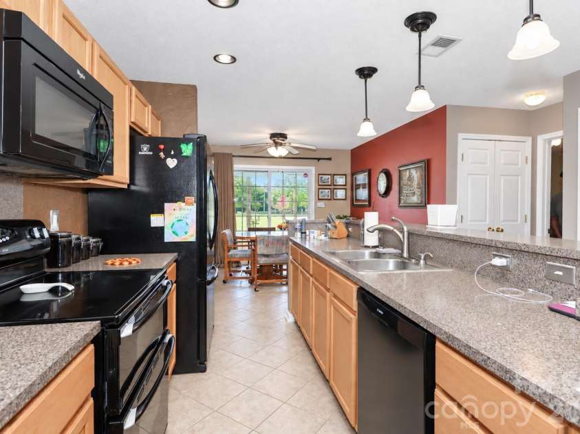 2174 Wexford Way, Statesville, NC 28625.  MLS# CAR4423918, YatesRealty ID 50517. 