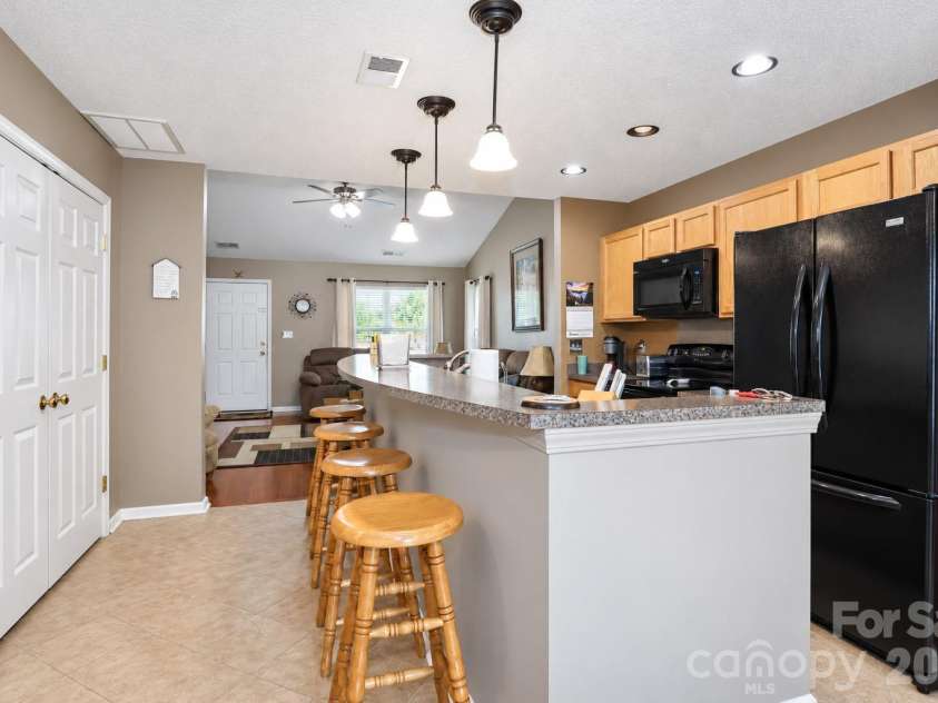 2174 Wexford Way, Statesville, NC 28625.  MLS# CAR4423918, YatesRealty ID 50517. 