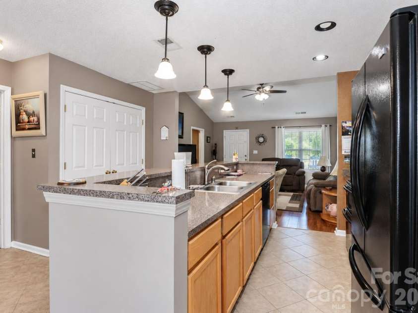 2174 Wexford Way, Statesville, NC 28625.  MLS# CAR4423918, YatesRealty ID 50517. 