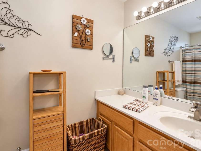 2174 Wexford Way, Statesville, NC 28625.  MLS# CAR4423918, YatesRealty ID 50517. 