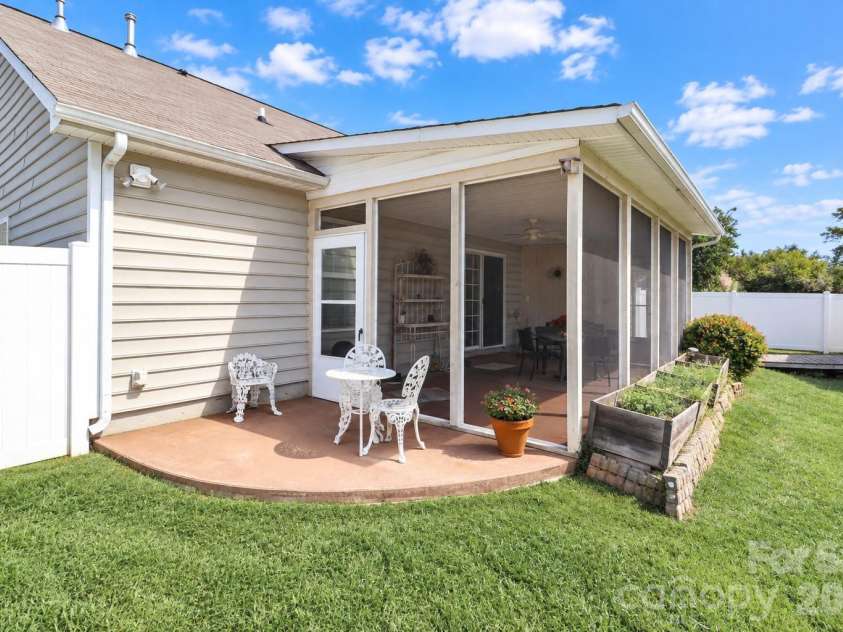 2174 Wexford Way, Statesville, NC 28625.  MLS# CAR4423918, YatesRealty ID 50517. 