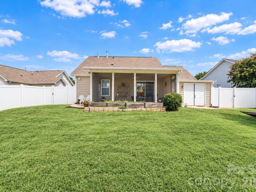 2174 Wexford Way, Statesville, NC 28625.  MLS# CAR4423918, YatesRealty ID 50517. 