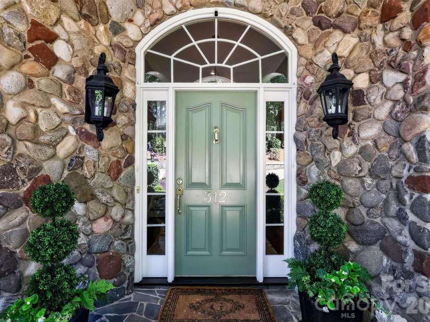 312 Eagles Walk, Gastonia, NC 28056.  MLS# CAR4421205, YatesRealty ID 50520. 