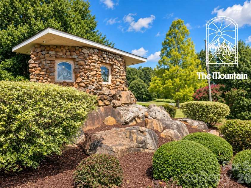 312 Eagles Walk, Gastonia, NC 28056.  MLS# CAR4421205, YatesRealty ID 50520. 