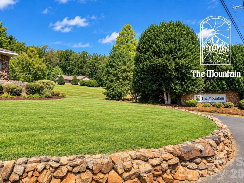 312 Eagles Walk, Gastonia, NC 28056.  MLS# CAR4421205, YatesRealty ID 50520. 