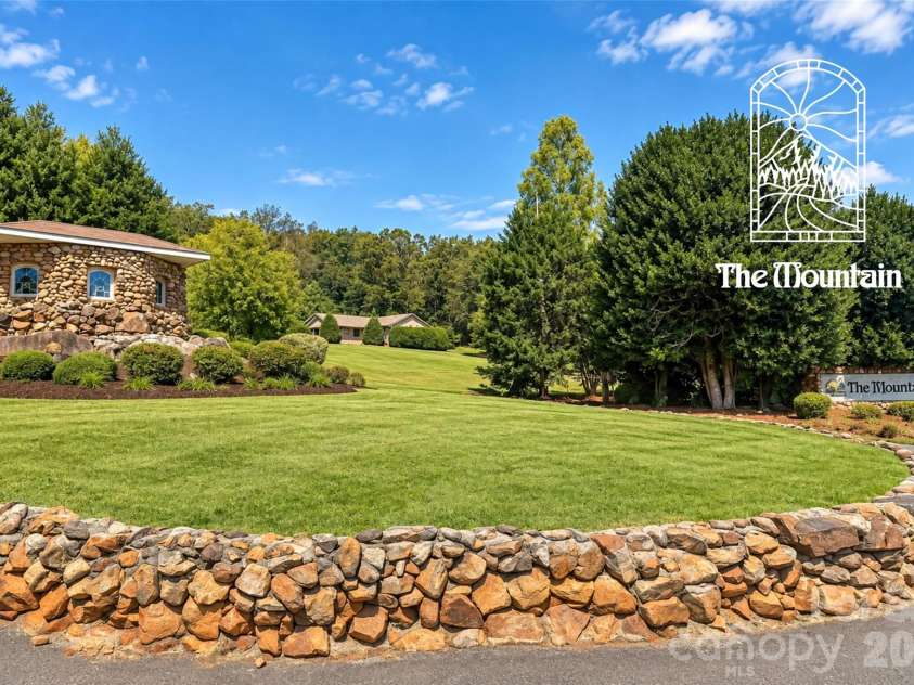 312 Eagles Walk, Gastonia, NC 28056.  MLS# CAR4421205, YatesRealty ID 50520. 
