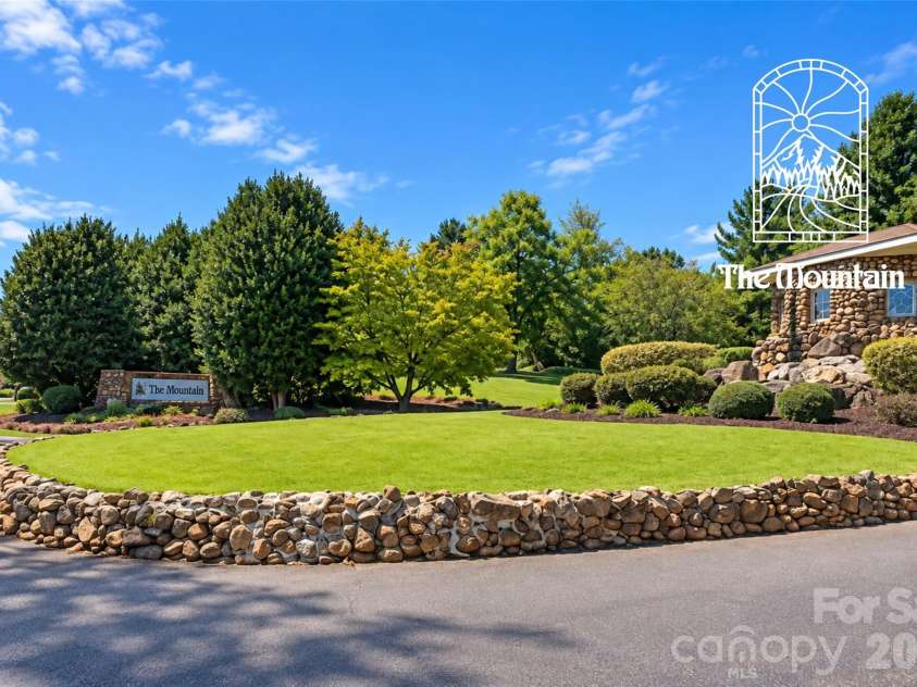 312 Eagles Walk, Gastonia, NC 28056.  MLS# CAR4421205, YatesRealty ID 50520. 