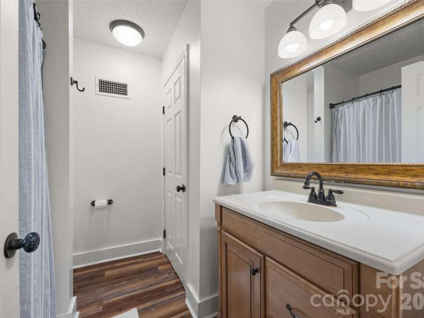 1654 Colony Road, Rock Hill, SC 29730.  MLS# CAR4422027, YatesRealty ID 50524. Full Bathroom