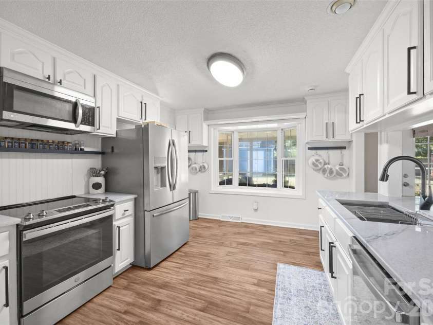 1654 Colony Road, Rock Hill, SC 29730.  MLS# CAR4422027, YatesRealty ID 50524. Kitchen