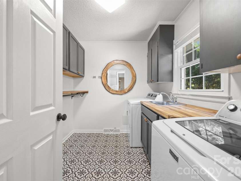1654 Colony Road, Rock Hill, SC 29730.  MLS# CAR4422027, YatesRealty ID 50524. Laundry Room