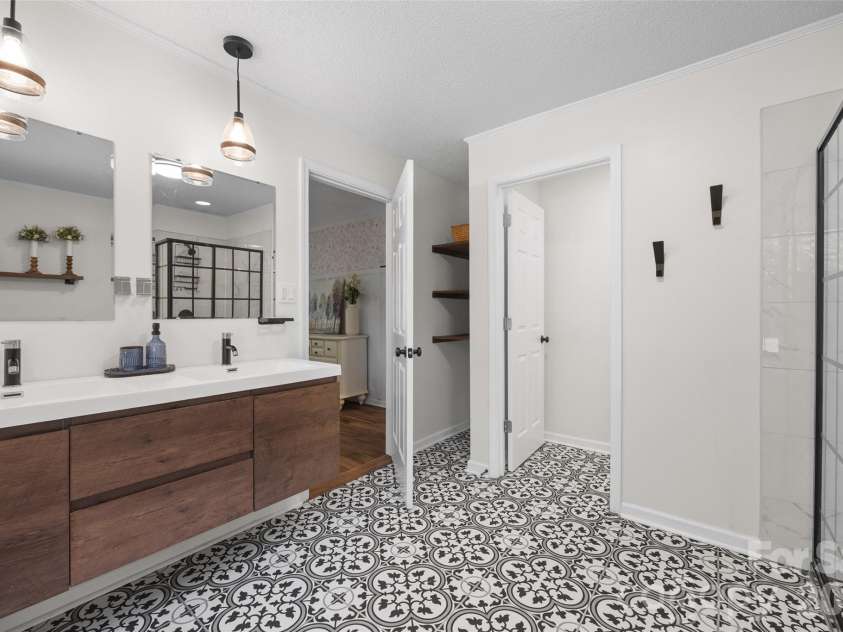 1654 Colony Road, Rock Hill, SC 29730.  MLS# CAR4422027, YatesRealty ID 50524. Primary Bathroom