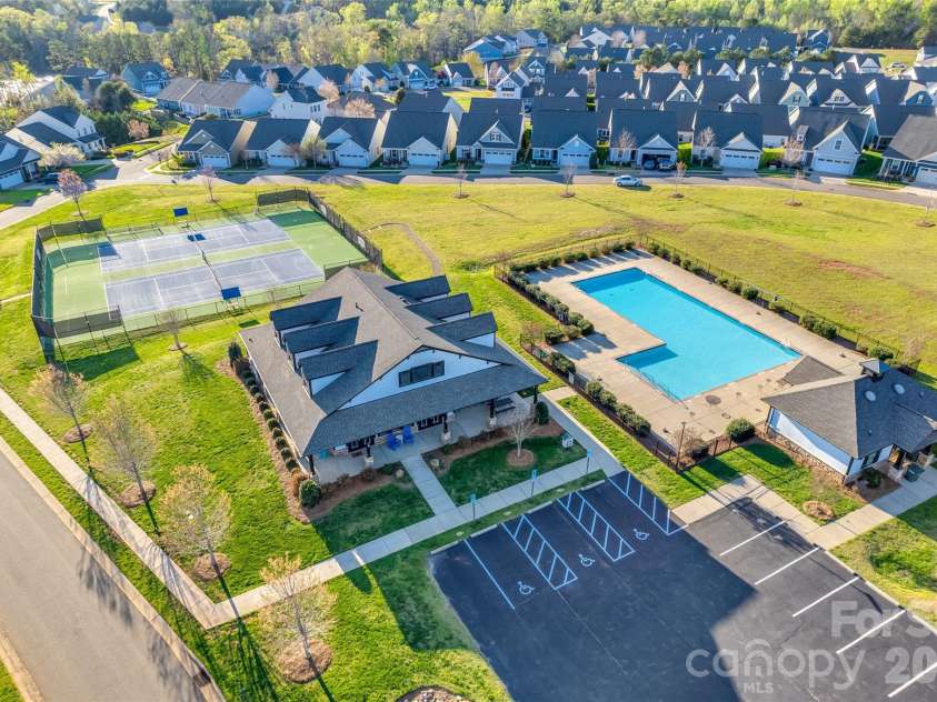 22444 Gateway Drive, Lancaster, SC 29720.  MLS# CAR4420813, YatesRealty ID 50525. Edgewater Common Areas