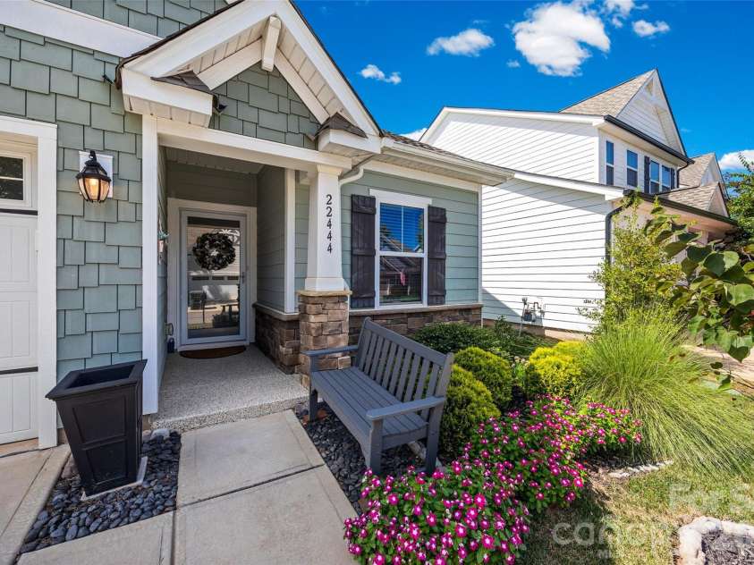 22444 Gateway Drive, Lancaster, SC 29720.  MLS# CAR4420813, YatesRealty ID 50525. Front entry