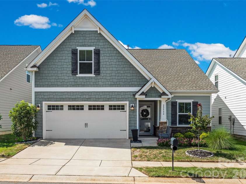 22444 Gateway Drive, Lancaster, SC 29720.  MLS# CAR4420813, YatesRealty ID 50525. Front of home