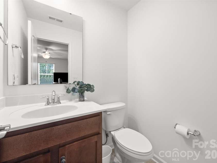 22444 Gateway Drive, Lancaster, SC 29720.  MLS# CAR4420813, YatesRealty ID 50525. Half bath off of Office/Flex space