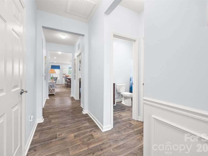22444 Gateway Drive, Lancaster, SC 29720.  MLS# CAR4420813, YatesRealty ID 50525. Hallway from entry