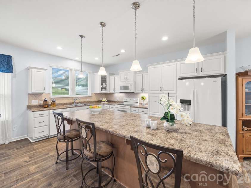 22444 Gateway Drive, Lancaster, SC 29720.  MLS# CAR4420813, YatesRealty ID 50525. Large island in kitchen