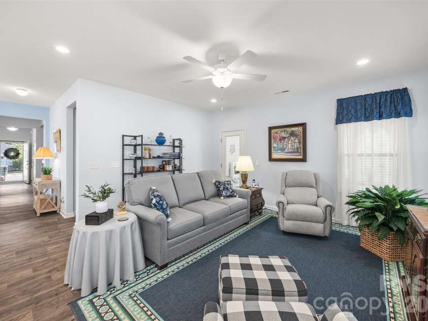 22444 Gateway Drive, Lancaster, SC 29720.  MLS# CAR4420813, YatesRealty ID 50525. Living room