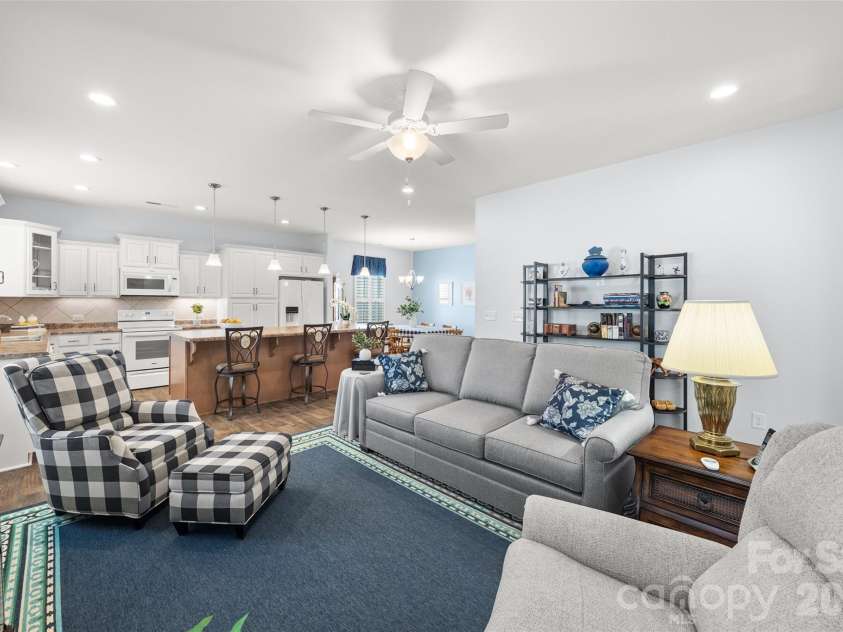 22444 Gateway Drive, Lancaster, SC 29720.  MLS# CAR4420813, YatesRealty ID 50525. Living room