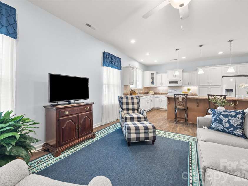 22444 Gateway Drive, Lancaster, SC 29720.  MLS# CAR4420813, YatesRealty ID 50525. Living room