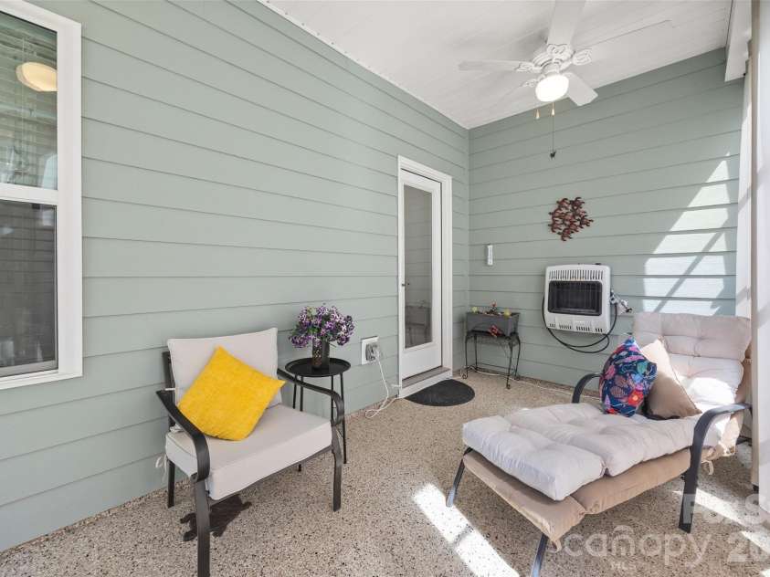 22444 Gateway Drive, Lancaster, SC 29720.  MLS# CAR4420813, YatesRealty ID 50525. Sunroom at back of home
