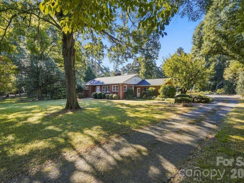 124 Oak Trail, Belmont, NC 28012.  MLS# CAR4422704, YatesRealty ID 50529. 