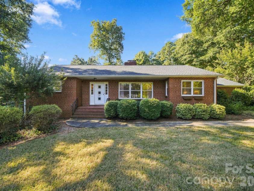 124 Oak Trail, Belmont, NC 28012.  MLS# CAR4422704, YatesRealty ID 50529. 