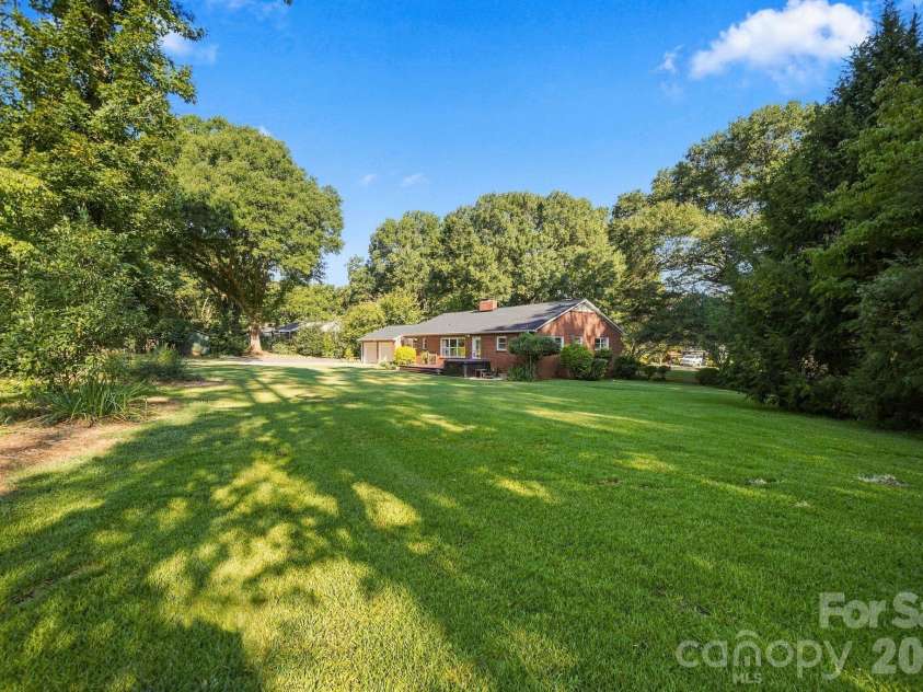 124 Oak Trail, Belmont, NC 28012.  MLS# CAR4422704, YatesRealty ID 50529. 