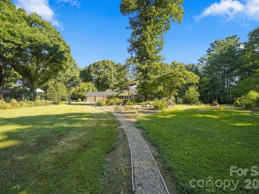 124 Oak Trail, Belmont, NC 28012.  MLS# CAR4422704, YatesRealty ID 50529. 