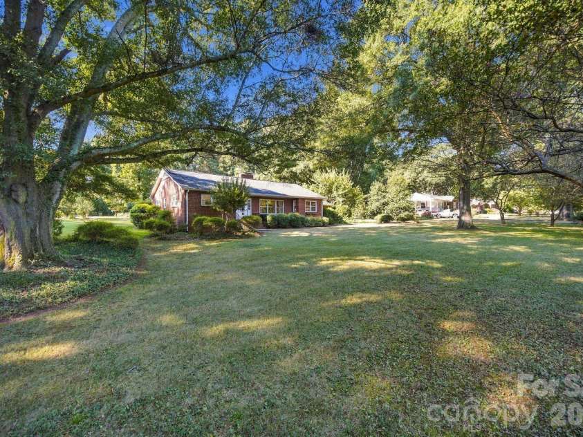124 Oak Trail, Belmont, NC 28012.  MLS# CAR4422704, YatesRealty ID 50529. 