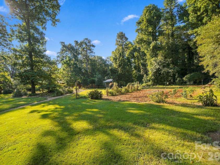 124 Oak Trail, Belmont, NC 28012.  MLS# CAR4422704, YatesRealty ID 50529. 