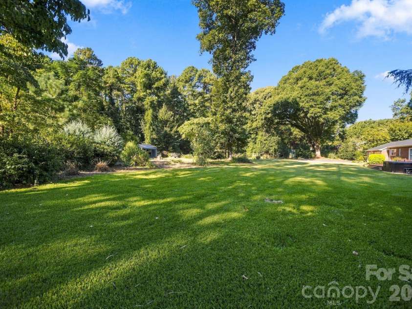 124 Oak Trail, Belmont, NC 28012.  MLS# CAR4422704, YatesRealty ID 50529. 