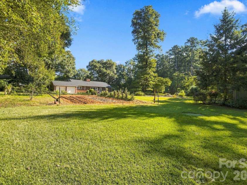 124 Oak Trail, Belmont, NC 28012.  MLS# CAR4422704, YatesRealty ID 50529. 