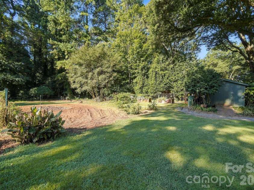 124 Oak Trail, Belmont, NC 28012.  MLS# CAR4422704, YatesRealty ID 50529. 