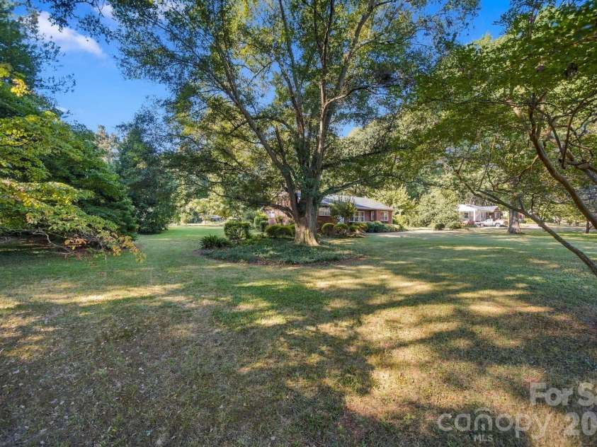 124 Oak Trail, Belmont, NC 28012.  MLS# CAR4422704, YatesRealty ID 50529. 