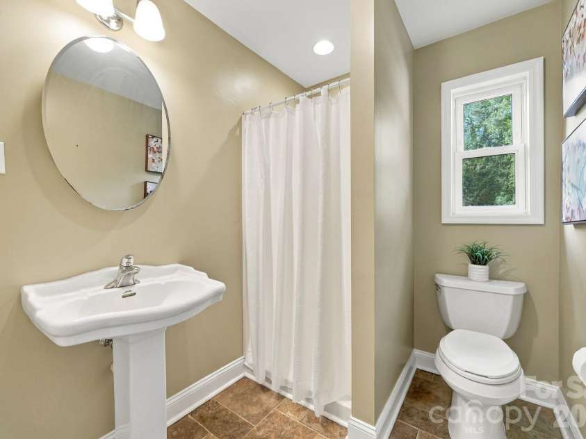 124 Oak Trail, Belmont, NC 28012.  MLS# CAR4422704, YatesRealty ID 50529. Bathroom 2