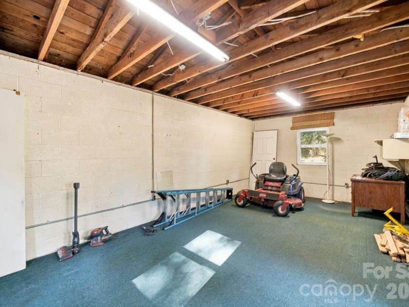 124 Oak Trail, Belmont, NC 28012.  MLS# CAR4422704, YatesRealty ID 50529. Inside Shop/building