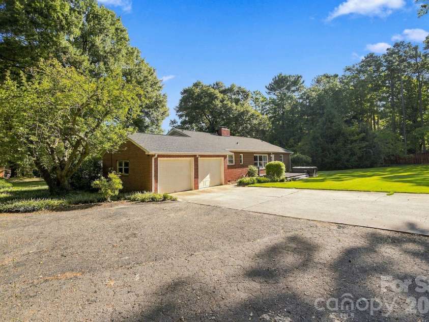 124 Oak Trail, Belmont, NC 28012.  MLS# CAR4422704, YatesRealty ID 50529. Rear facing two car garage
